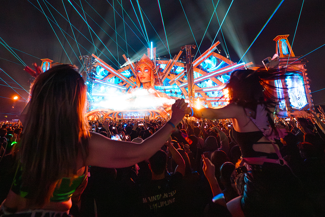 kineticFIELD